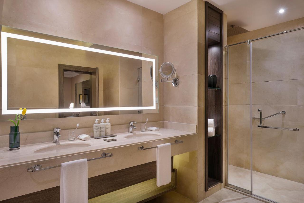 voco Al Khobar, an IHG Hotel Buitenkant foto Bathroom