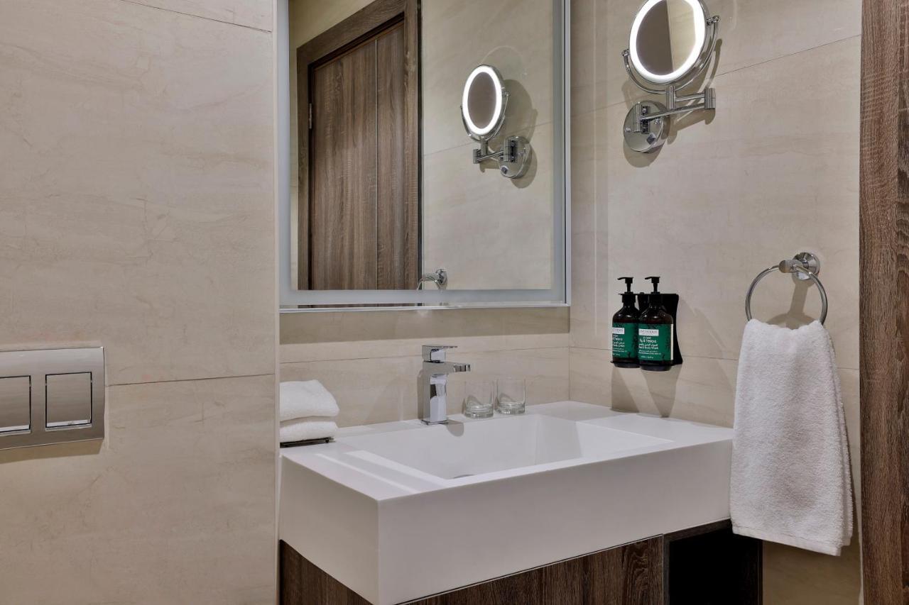 voco Al Khobar, an IHG Hotel Buitenkant foto Bathroom