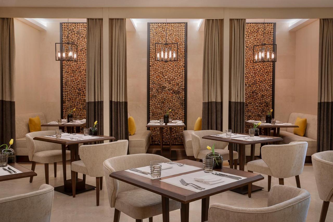 voco Al Khobar, an IHG Hotel Buitenkant foto The restaurant